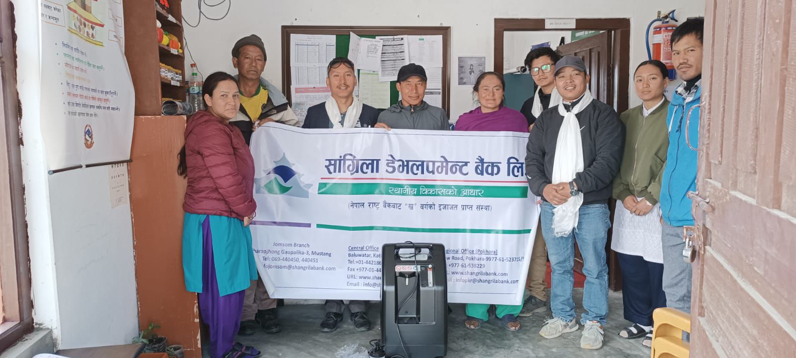 सांग्रिला डेभलपमेन्ट बैंकद्वारा मुस्ताङको स्वास्थ्य केन्द्रलाई अक्सिजन कन्सेन्ट्रेटर हस्तान्तरण
