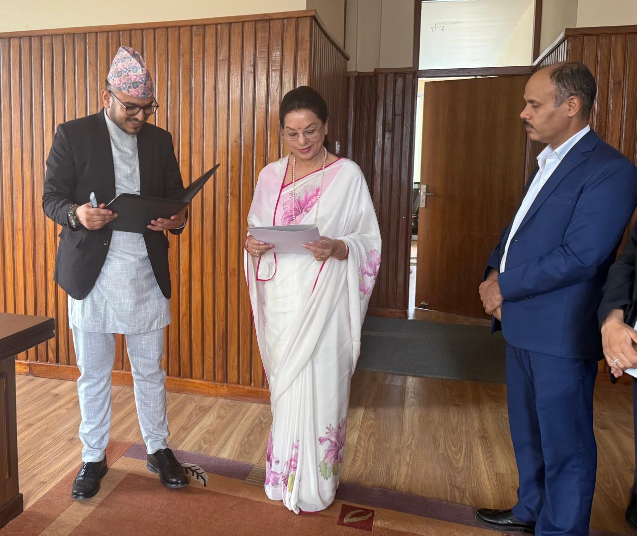 नेशनल लाईफ इन्स्योरेन्सकी अध्यक्ष प्रेमाले गरिन् शपथ ग्रहण